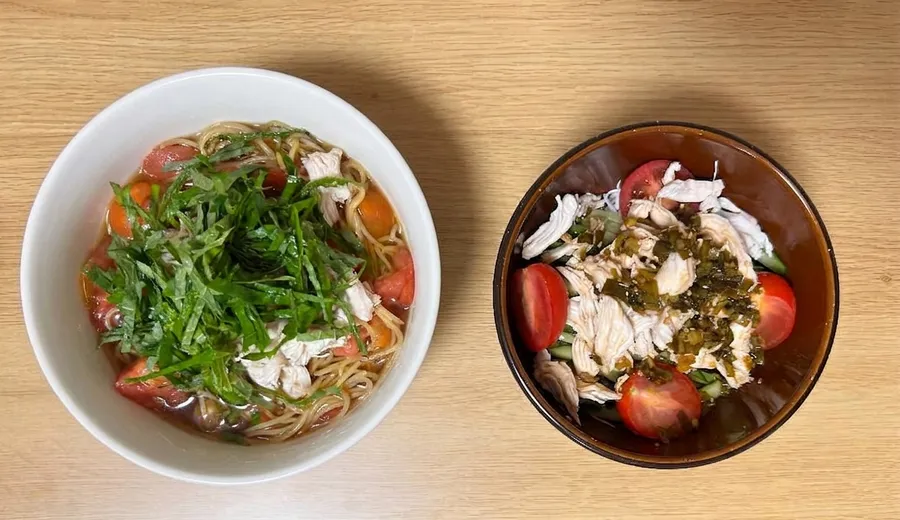 ゼンブヌードル細麺の冷製かけ麺とサラダ