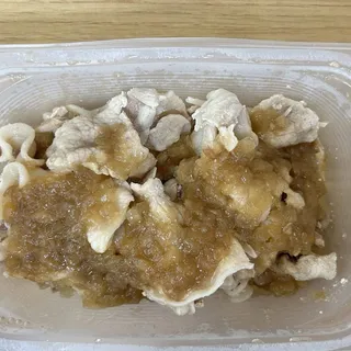 豚肉の和風玉ねぎソースのパックを開けたところ